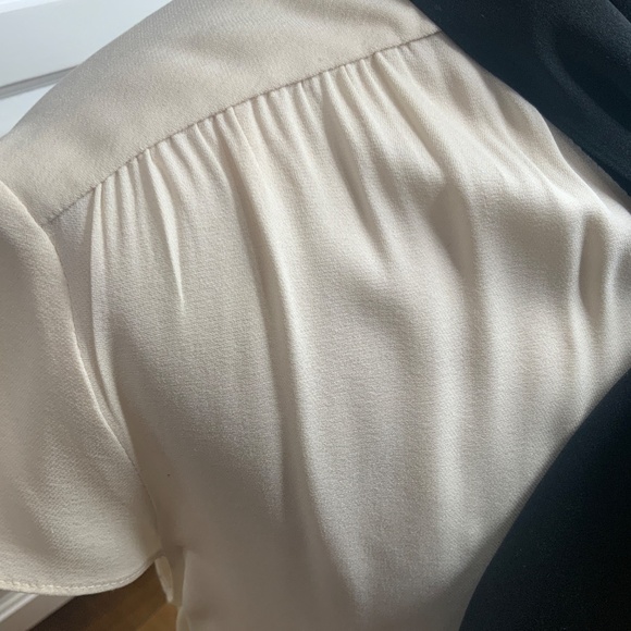 Alice + Olivia Cream Silk Blouse with Black Bow - Picture 2 of 8